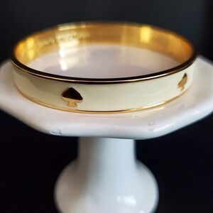 Kate Spade New York Spot the Spade Bangle Bracelet Cream Enamel Gold Tone‎ Base